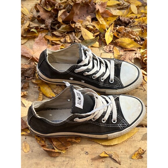 Women’s Converse black White low flats size 2.5 kids = 5 approx women used worn - Picture 1 of 4